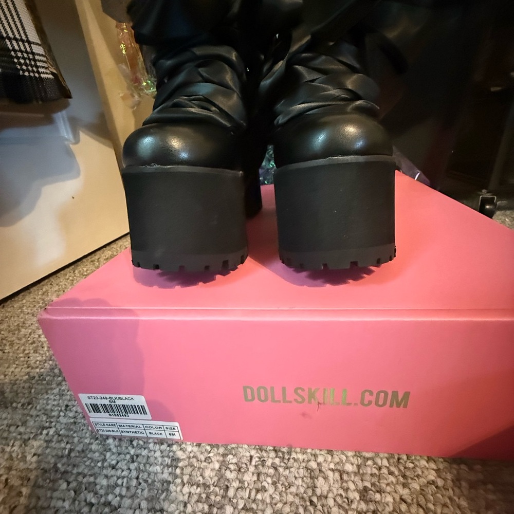 NIB Dolls Kill Dancing Hearts Platform Boots – Black- W6 - Picture 6 of 11
